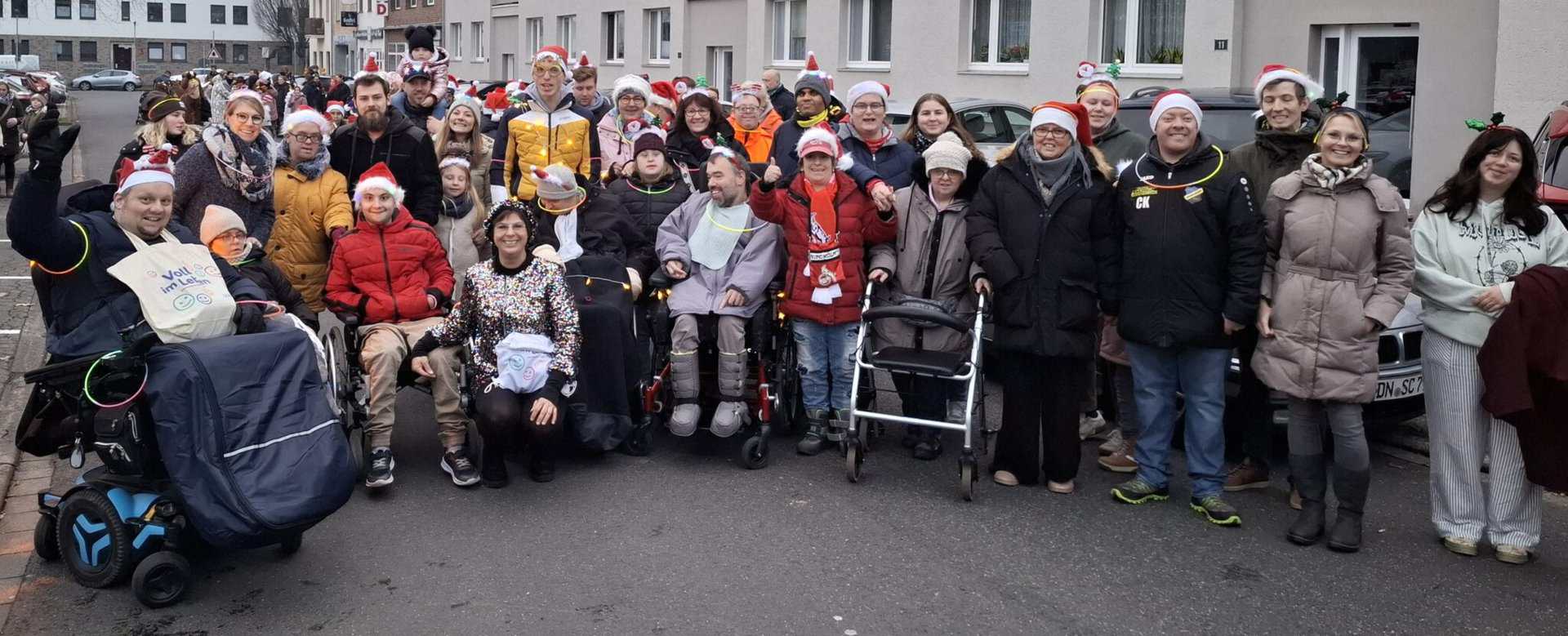 Gruppenfoto von Bewohnern und Betreuern des Stammhaus Jülich.